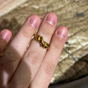 Gold barbed wire ring. Sz. 7. Super cute.